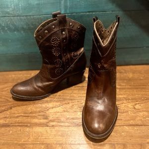 Dingo ankle boots sz10